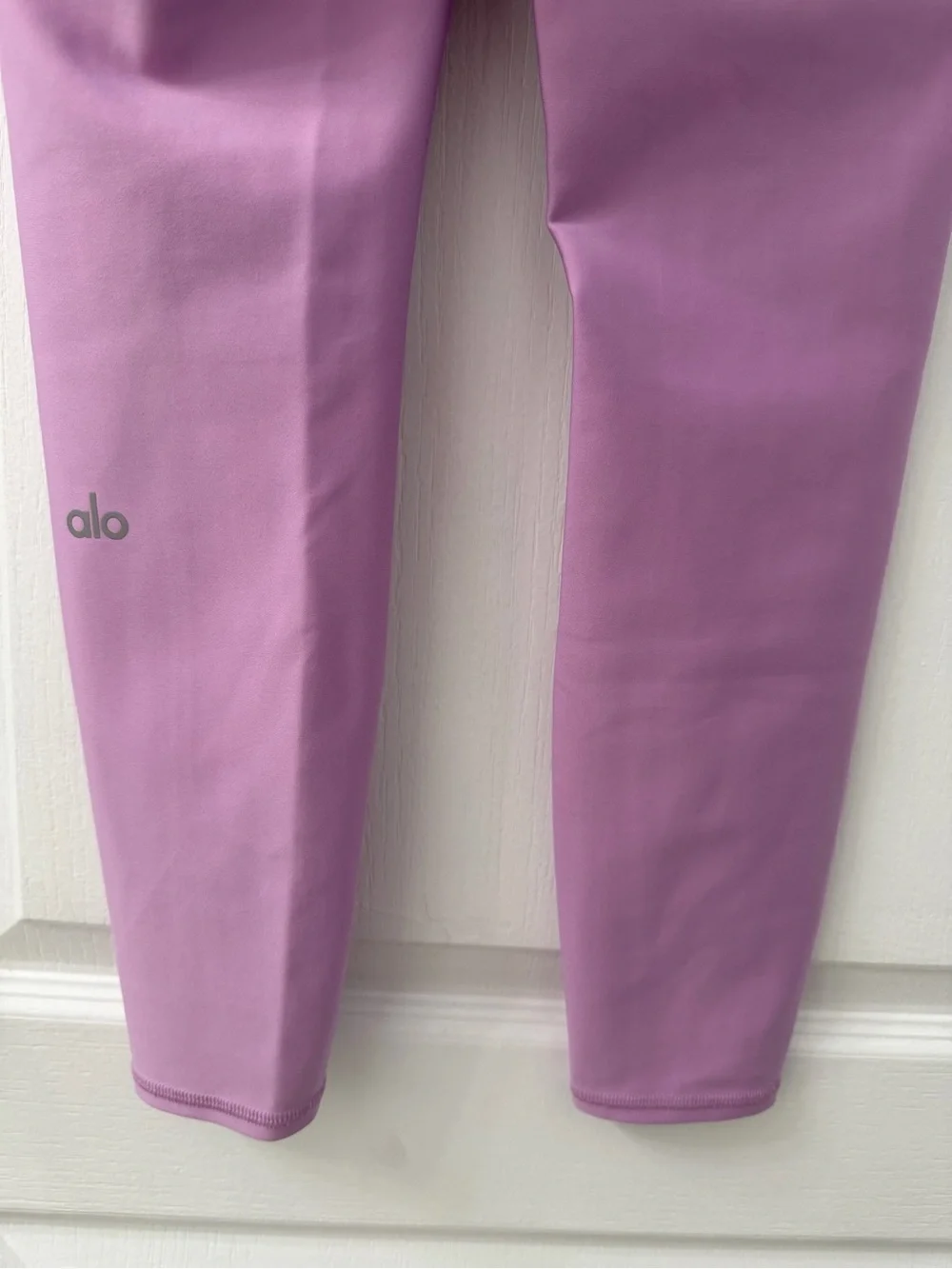 Alo Yoga 7/8 High-Waist Airlift Legging in Sugarplum Pink (Size XS)